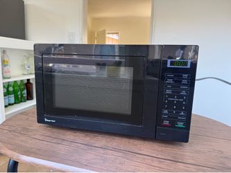 Black Microwave — Magic Chef Brand