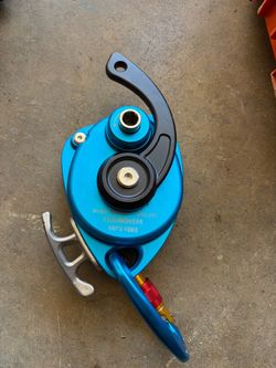 Elevator, electric Blue Climbing trees Descender Device with Carabiner