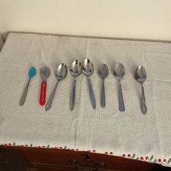 8 pieces of stainless steel tea spoons $1