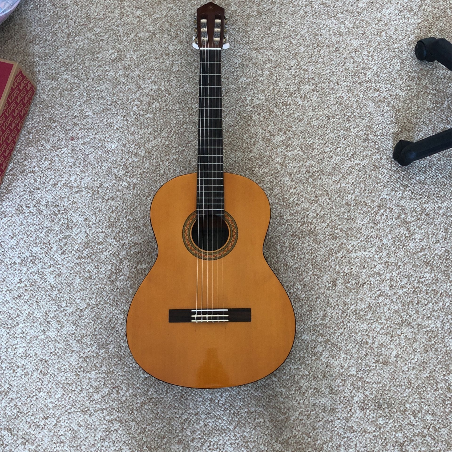 YAMAHA C40 Acoustic Guitar