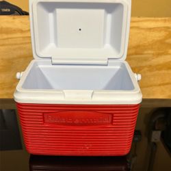 Rubbermaid Cooler