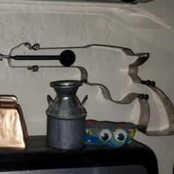 X2 VINTAGE COPPER METAL FARM FARMHOUSE BARN MILK COW BELL REVOLVER COOKIE CUTTER ACCENT TABLE DECOR DISPLAY COLLECTABLES
