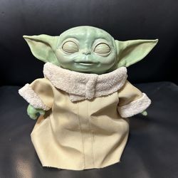 Star Wars Grogu The Mandalorian Collectible Action Figure with Beige Coat.