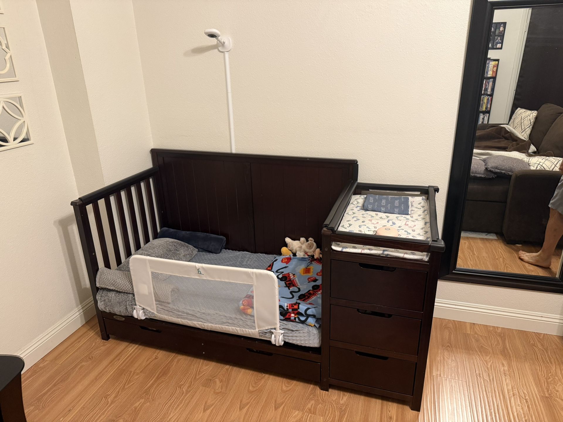 Graco Hadley 5-in-1 Convertible Crib & Changer.
