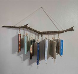 Hanging book shelf