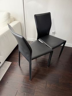 Leather dinning room chairs set of 8 (150$ each ) like new