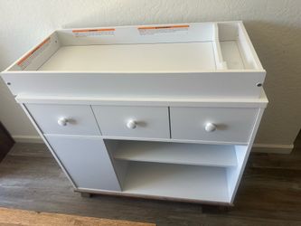 Dresser / changing table
