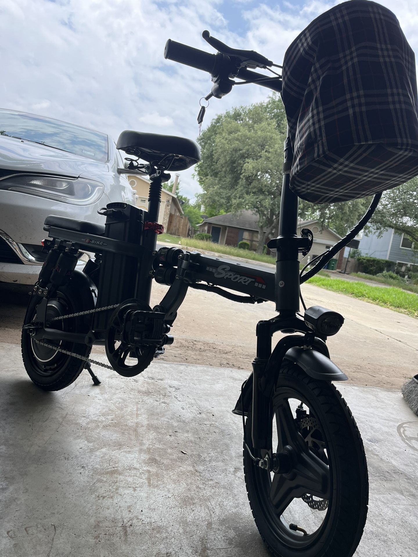 E Bike Adult 25MPH up to 30miles/ charged
