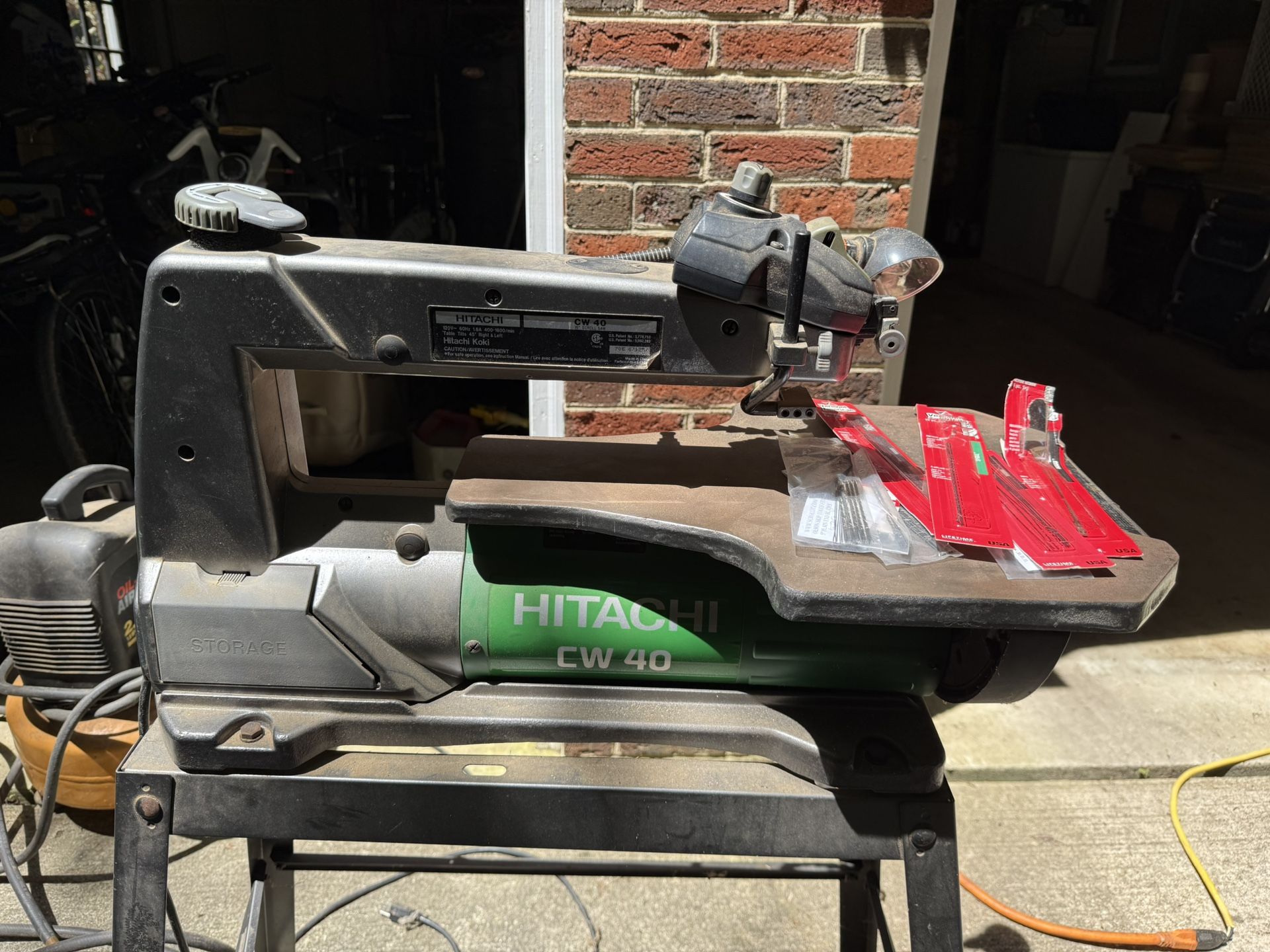 Scroll Saw Hitachi CW40