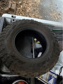 Falken wild peak LT 285/70/17r