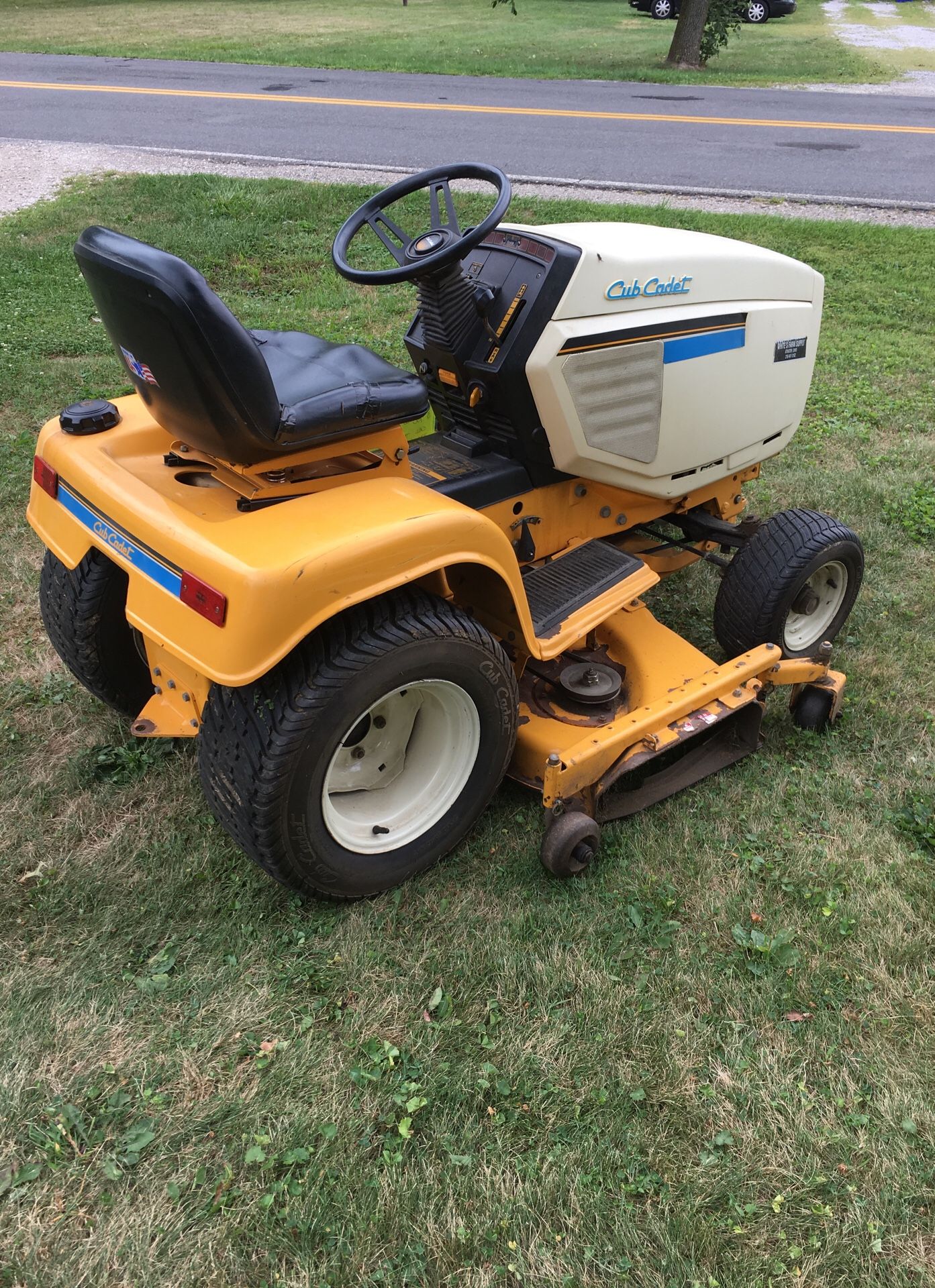 1995 cub cadet 1641 tractor hydrostatic 48” deck. Starts right up. If this is still listed, it is for sale.