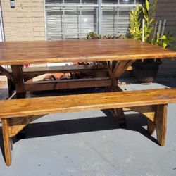 Mesa De Madera Con Bancos 