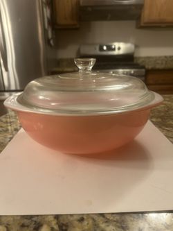 Vintage Pyrex 024 2-Quart Round Covered Casserole Dish in the "Flamingo Pink" Color. 