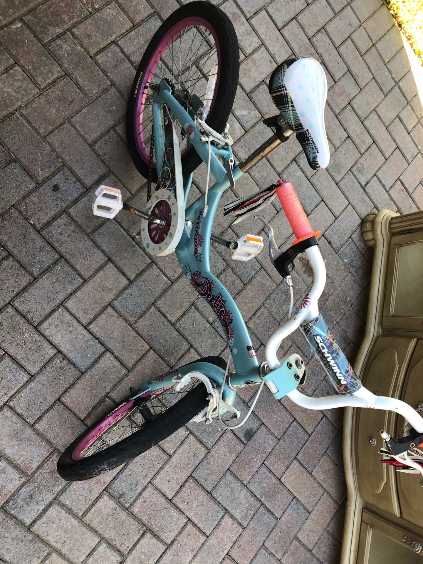 Schwinn girls bike wheel size 20 x 2.20