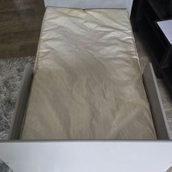Toddler Bed/FREE