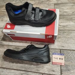 New Balance Mens size 9 Velcro 812 Rollbar shoes