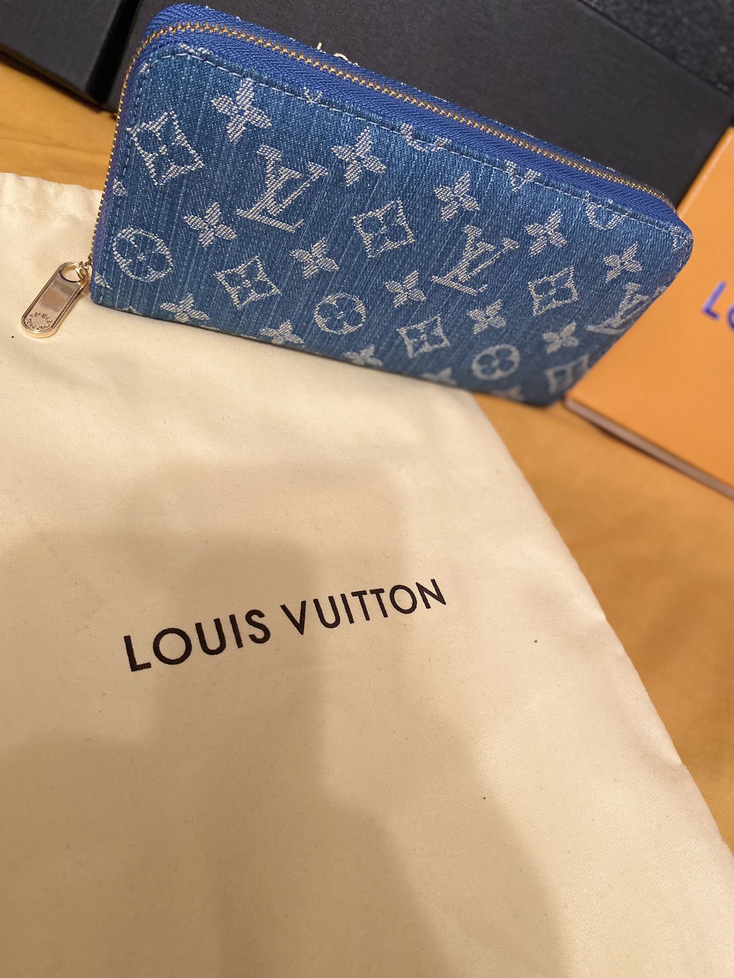 Louis Vuitton Denim Zippy Wallet for Sale in Memphis, TN - OfferUp