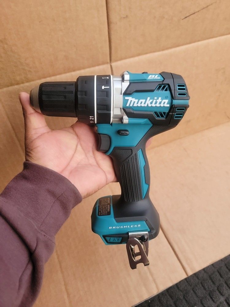 MAKITA 18V LXT LITHIUM-ION 1/2-IN BRUSHLESS CORDLESS HAMMER DRILL ( TOOL ONLY )