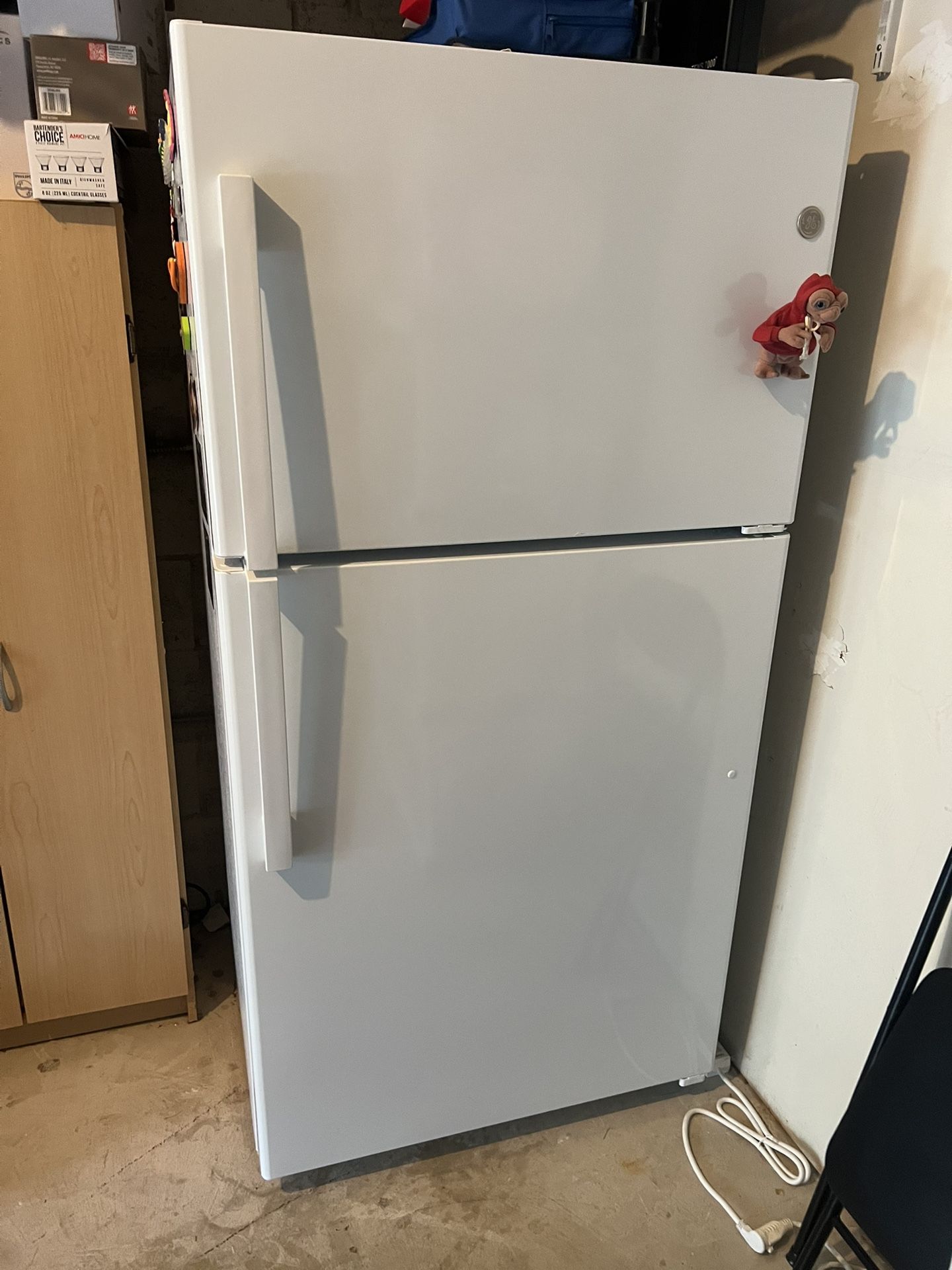 GE Garage Ready Refrigerator, 21.9 Cu. Ft, GTS22KGNBRWW, Like New, White