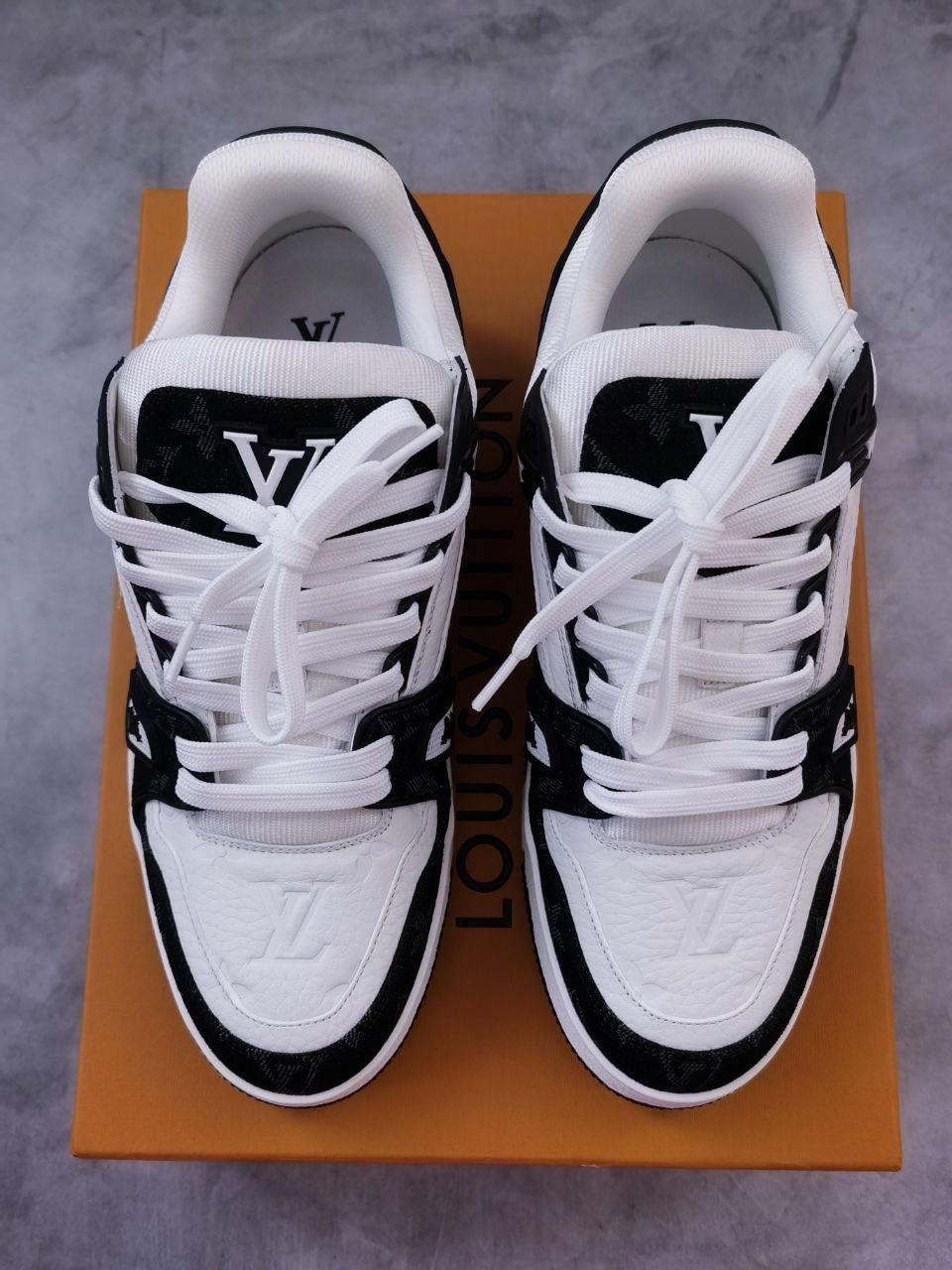 Boombox leather trainers Louis Vuitton White size 41 EU in Leather -  32385935