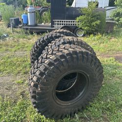 Four Brand New Maxxi 40x13.50-17LT Tires 