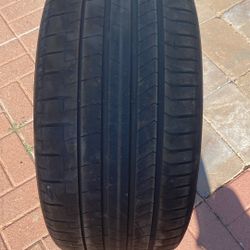 Pirelli 275/40R 19 $30.00 Tiene Parche Solo Es 1 