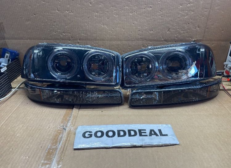 #206 Fit 99-06 GMC Sierra/02-07 GMC Sierra Denali/00-06 GMC Yukon/01-06 GMC Yukon Denali Halo LED Projector Headlights Smoked Amber