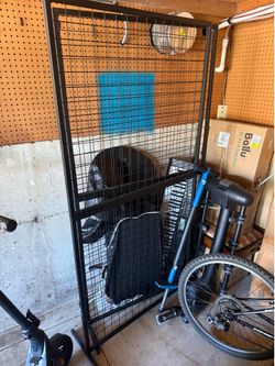 Metal display walls