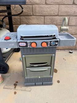 Kids b -b-q and water table