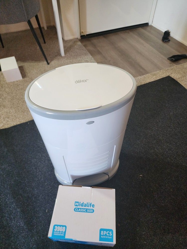 Dekor Plus - Diaper Pail (With 4 Refill Bags)