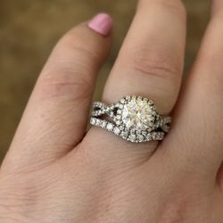 Gorgeous Engagement And Wedding Ring Set