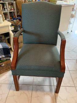 Traditional Washington Style Open Arm Accent Chair