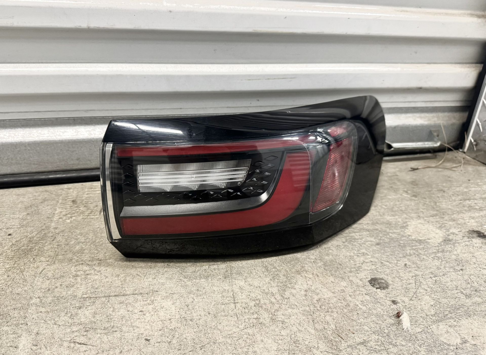 2021-2022 VOLKSWAGEN ID4 (ID.4) RH PASSENGER SIDE TAIL LIGHT OEM