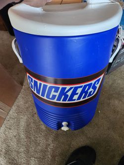 NEVER USED 10 GALLON SNICKERS WATER JUG GREAT CONDITION
