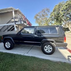 1999 Jeep Cherokee XJ SE – 5-Speed Manual – Clean Title