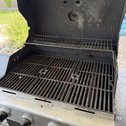 Char-Broil 4 Burner Gas Grill – Works Great - PICK UP ONLY