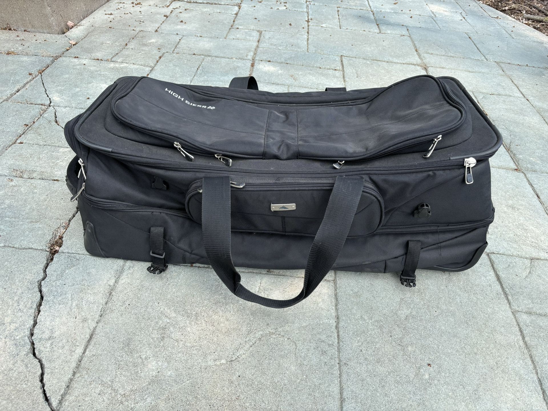 High Sierra Rolling Duffle Bag / Suitcase / Luggage