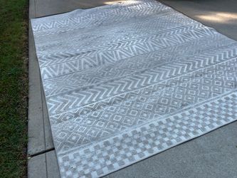Area rug 8 x 10 good shape, pet free smoke free