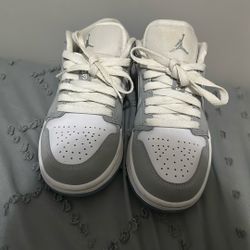Air Jordan 1 Low White Wolf Grey And Size 5.5