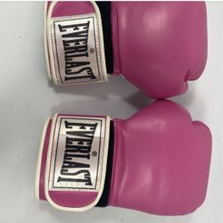 😊$20.00 New Ladies Boxing Gloves “Everlast”