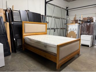 Queen bed $280