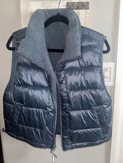 **NEW Hollister Women Reversible Puffer Vest Size medium