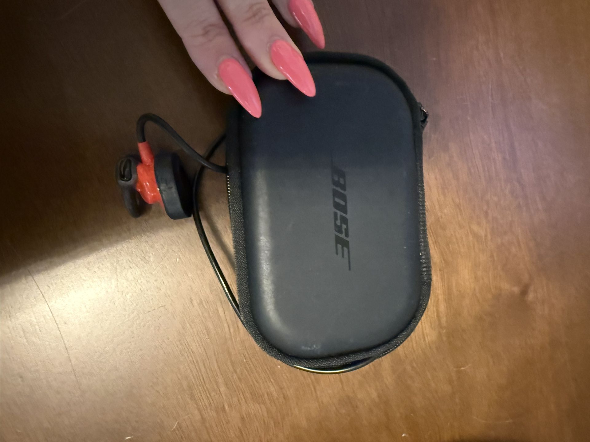 Bose earbuds - Black / Red 