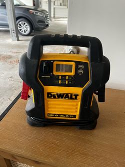 DeWalt 1400A Portable Jump Starter with Air Compressor