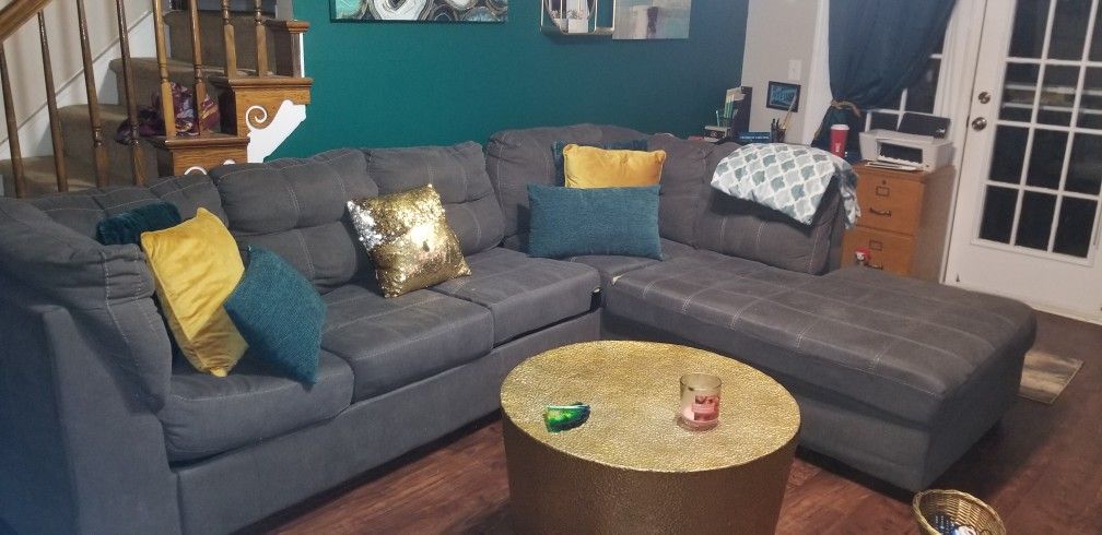 Great Grey Sectional ! 💥Read Full Details 💥 Can Deliver