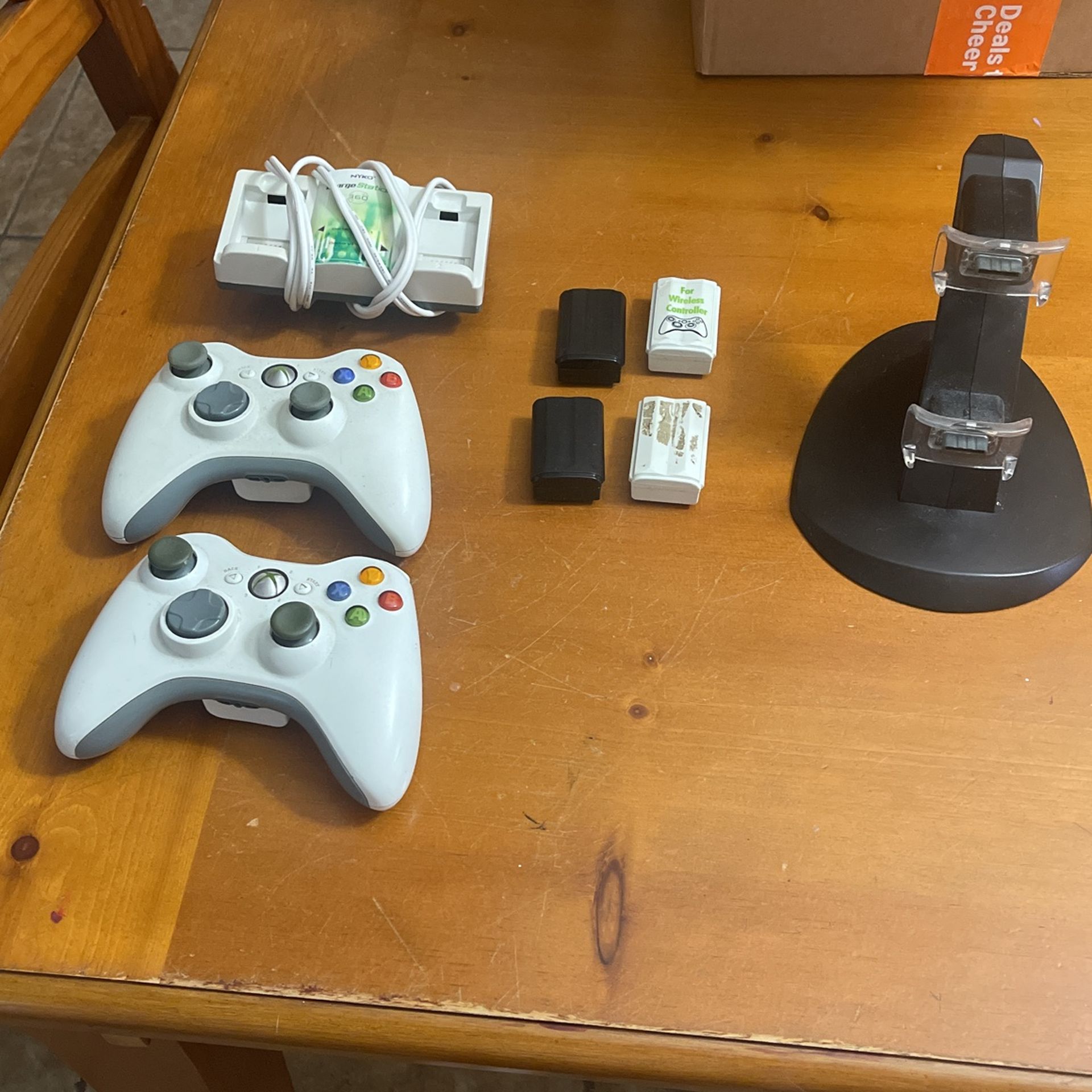Xbox One Controllers And Charging Station With Battery. (No Cable)