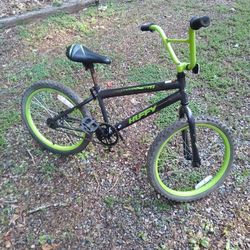 HUFFY. ROCKET.  20 INCH. BMX.   25 BUCKS