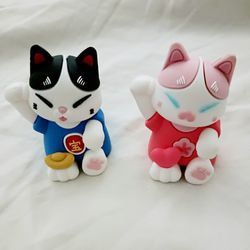 2 Japanese Lucky Cats Figurines 2.5"Both $5