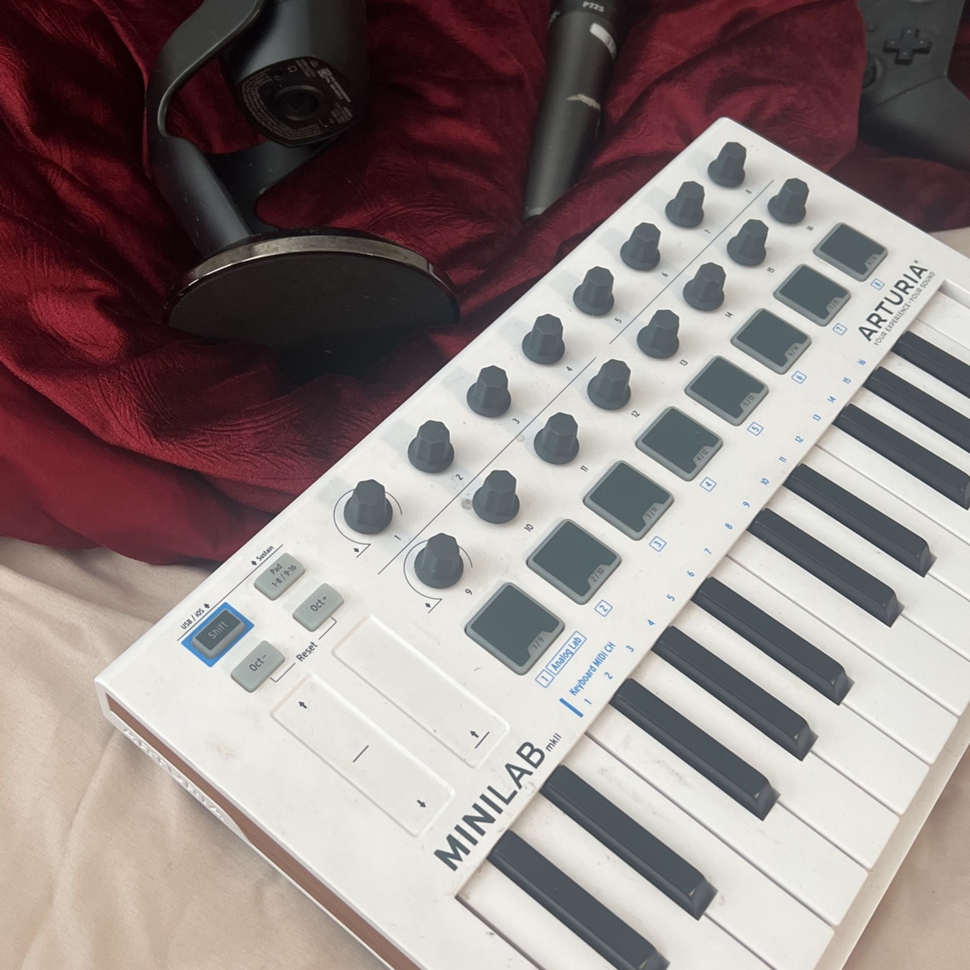 Yeti Blue Condenser Podcast Mic Keyboard And Mic