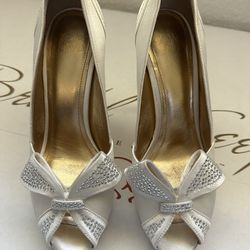 Joan & David ivory  high heel shoes wedding peep toe